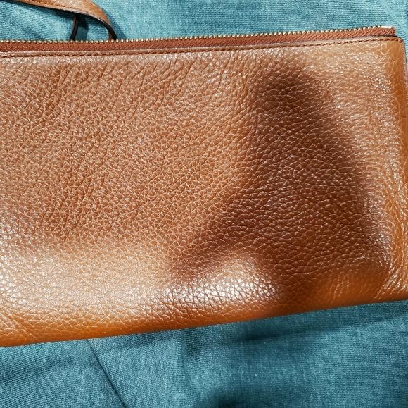 MICHAEL KORS WRISTLET gold hardware. - Picture 4 of 6